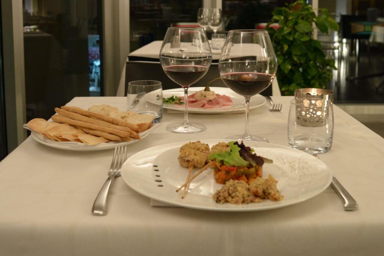 Hotel Palio Asti Esterno foto
